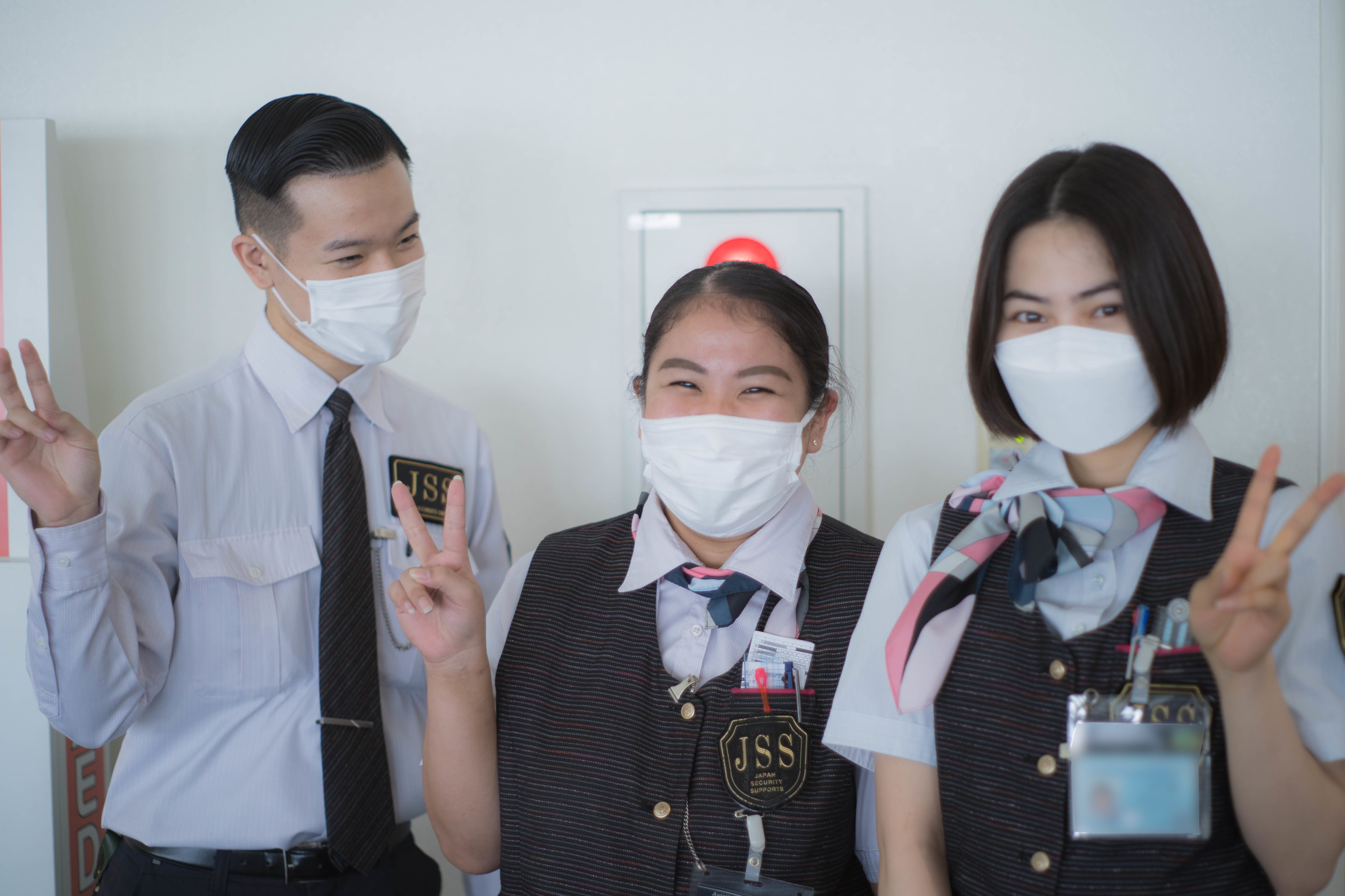 那覇空港で働くスタッフ