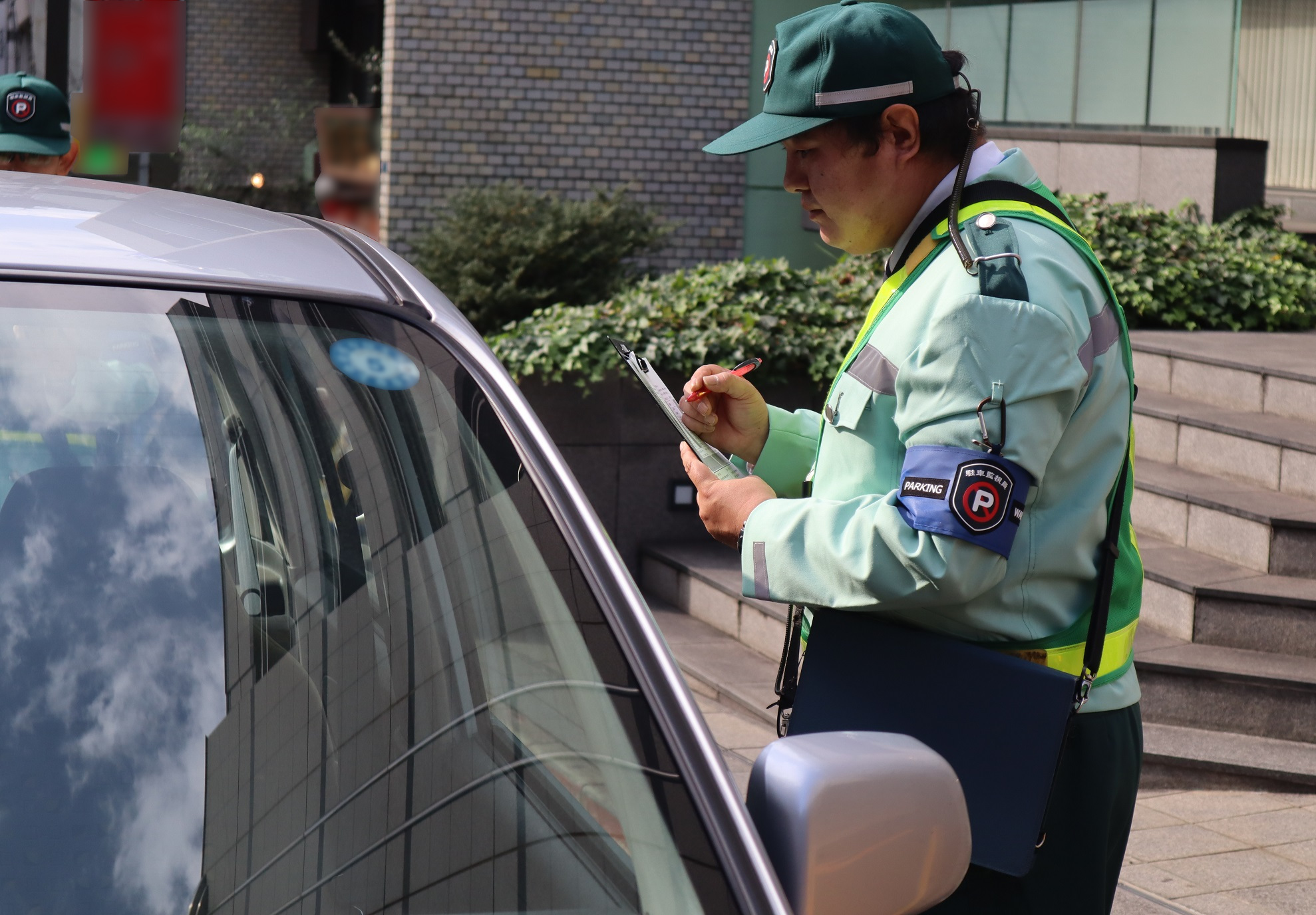 駐車監視業務中