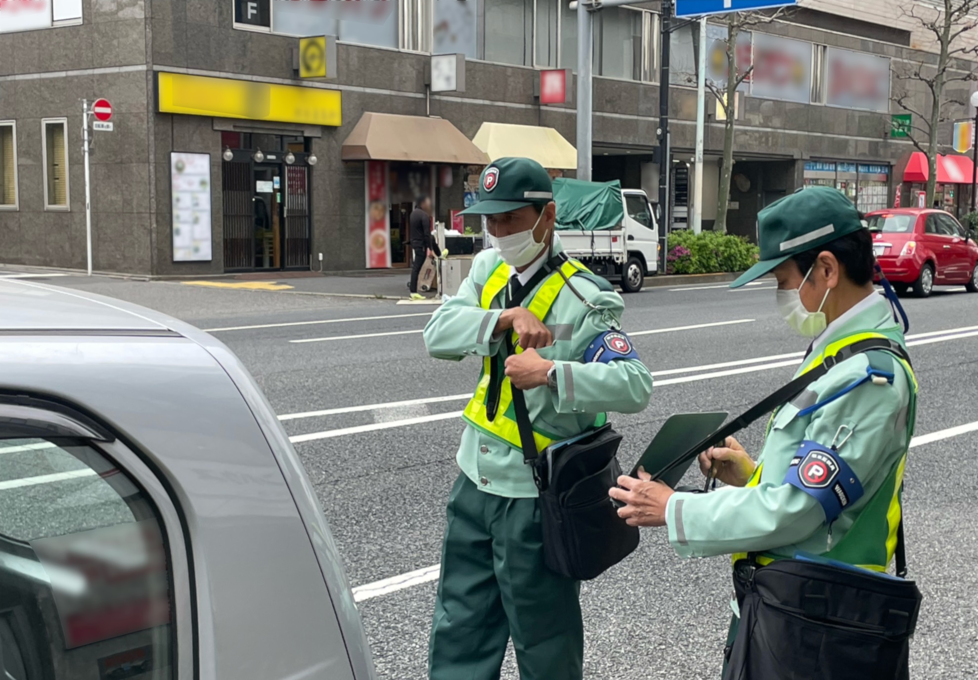 駐車監視業務中