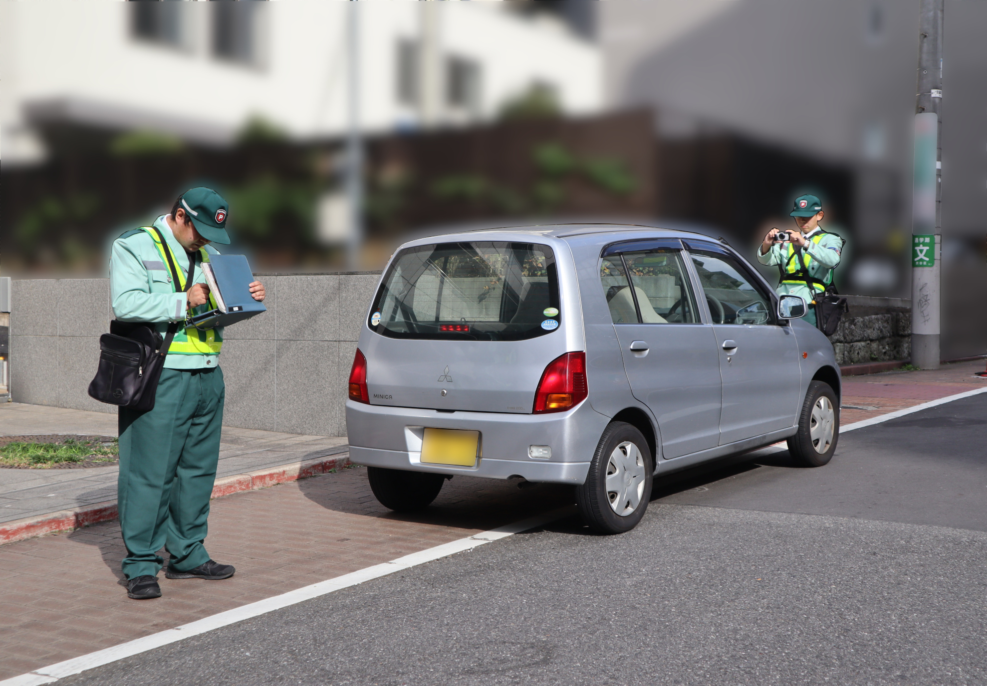 駐車監視業務中